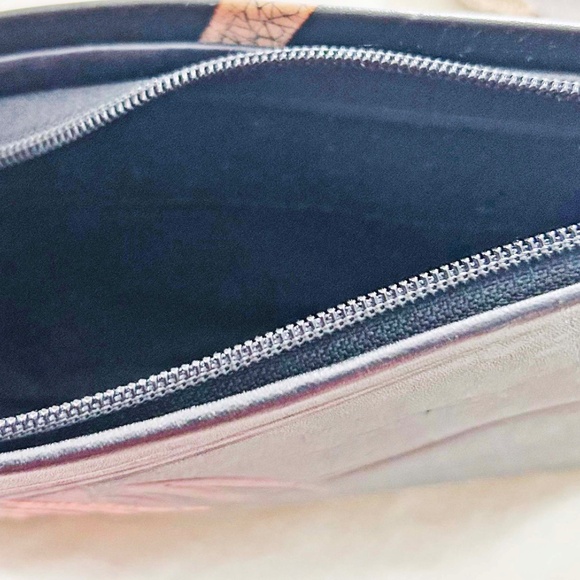 CLUTCH HANDCRAFTED IN BRAZIL, LEATHER, LOST WAX METHOD, ONE OF A KIND, BEIGE & - Picture 6 of 9